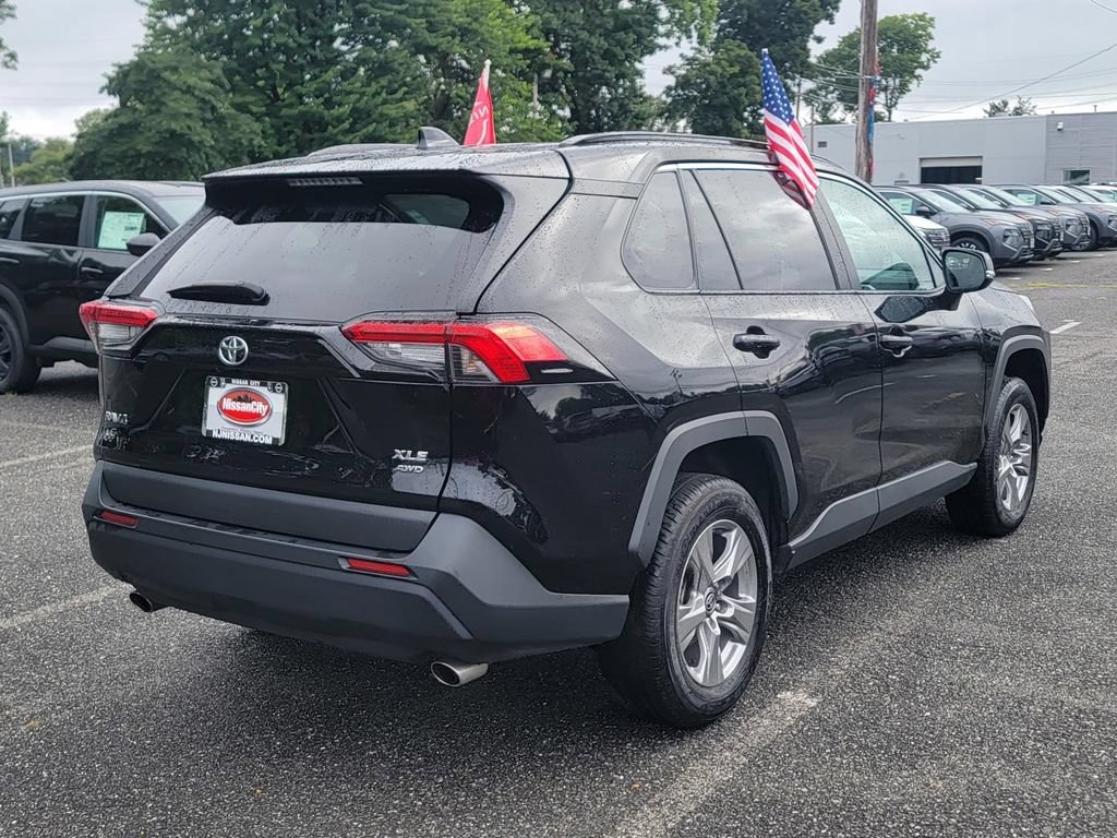 Used 2025 Toyota RAV4 XLE AWD/4WD image 8