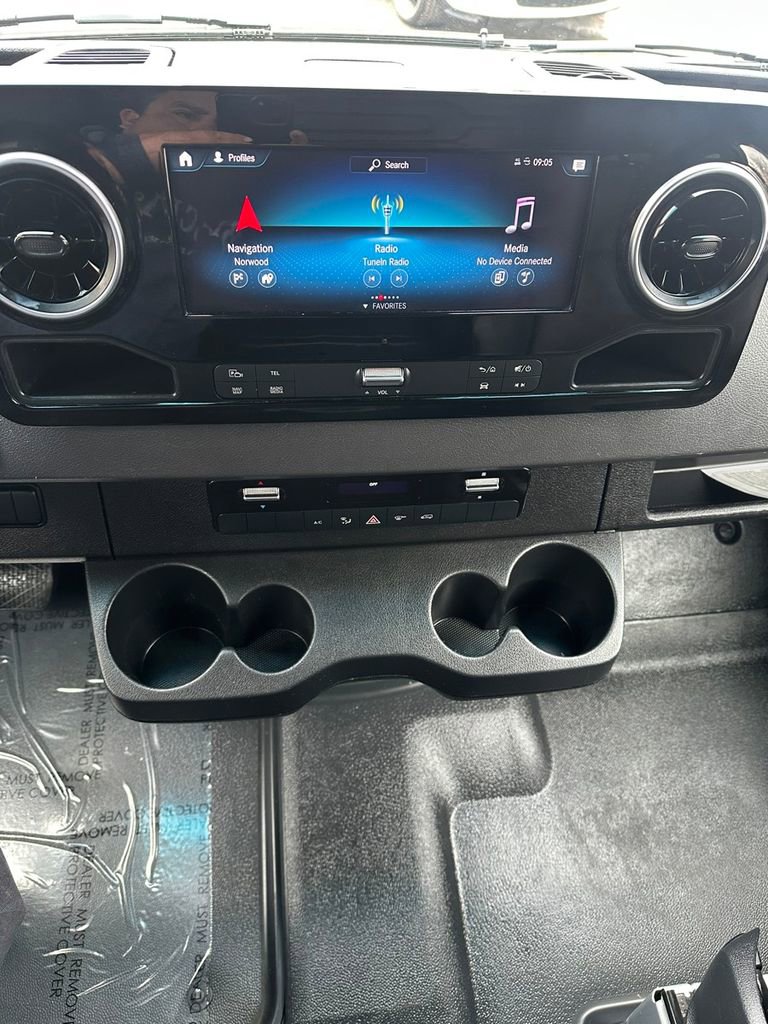 Used 2024 Mercedes-Benz Sprinter 144 Cargo w/ Parking Package image 17