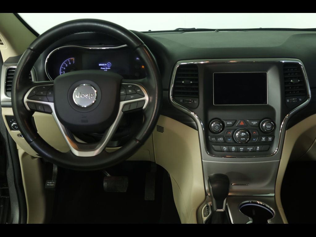 Used 2021 Jeep Grand Cherokee Laredo image 16