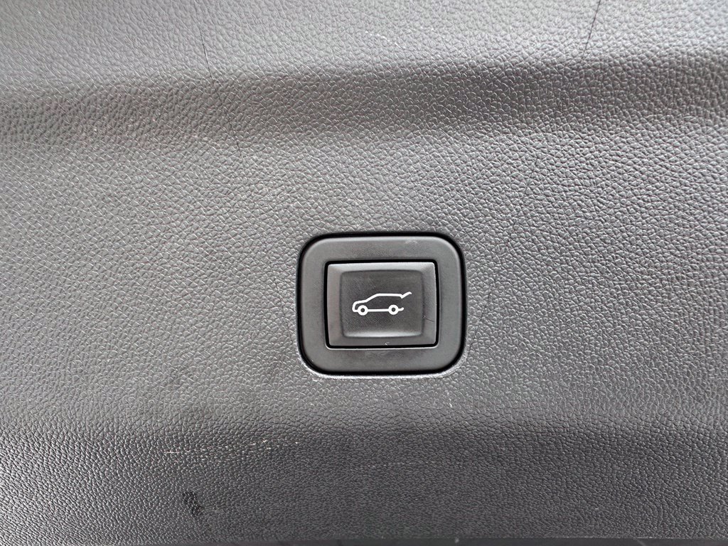 Certified 2025 Chevrolet Tahoe High Country AWD/4WD image 42