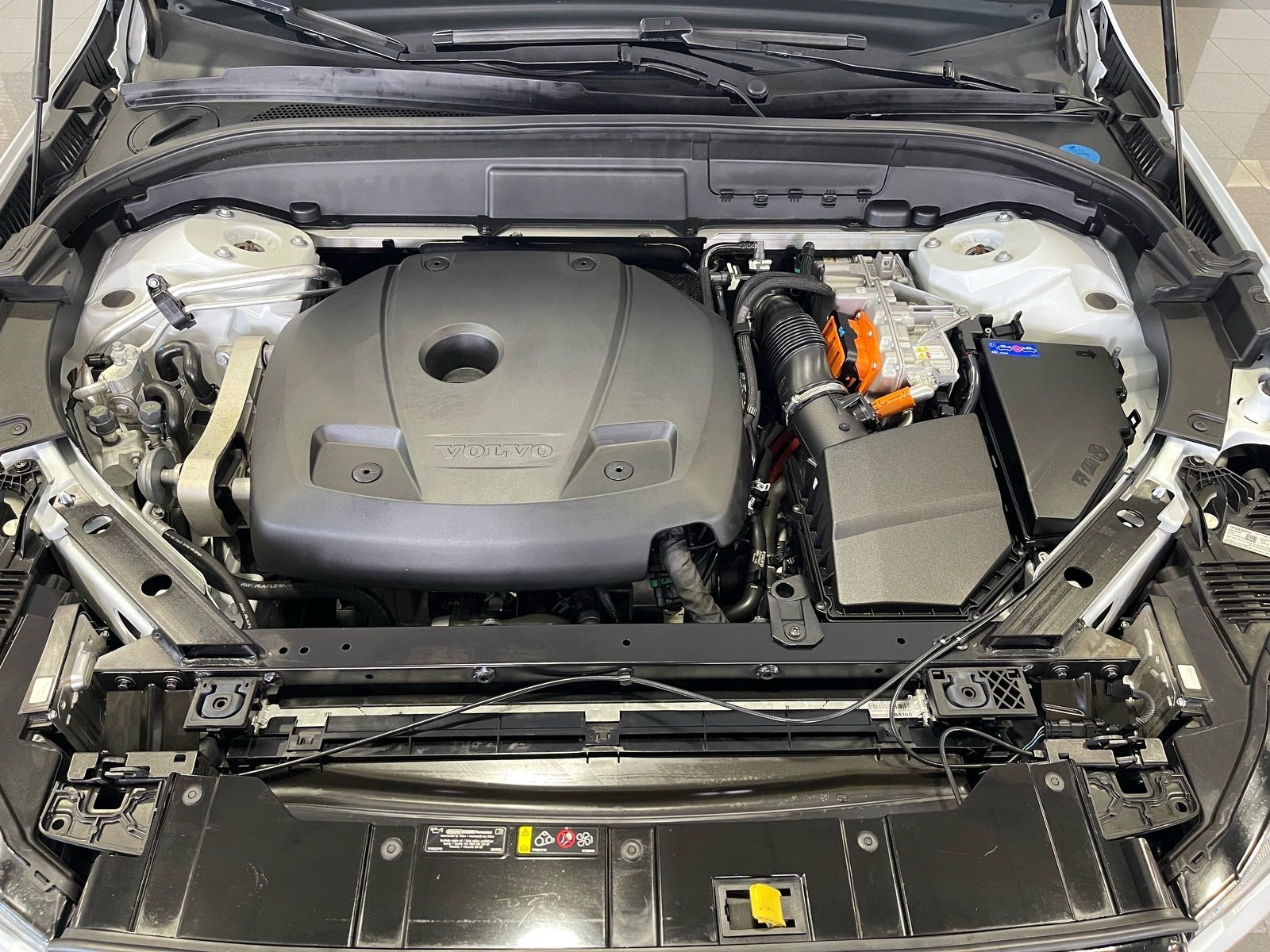 Used 2023 Volvo XC60 T8 Ultimate AWD/4WD image 19