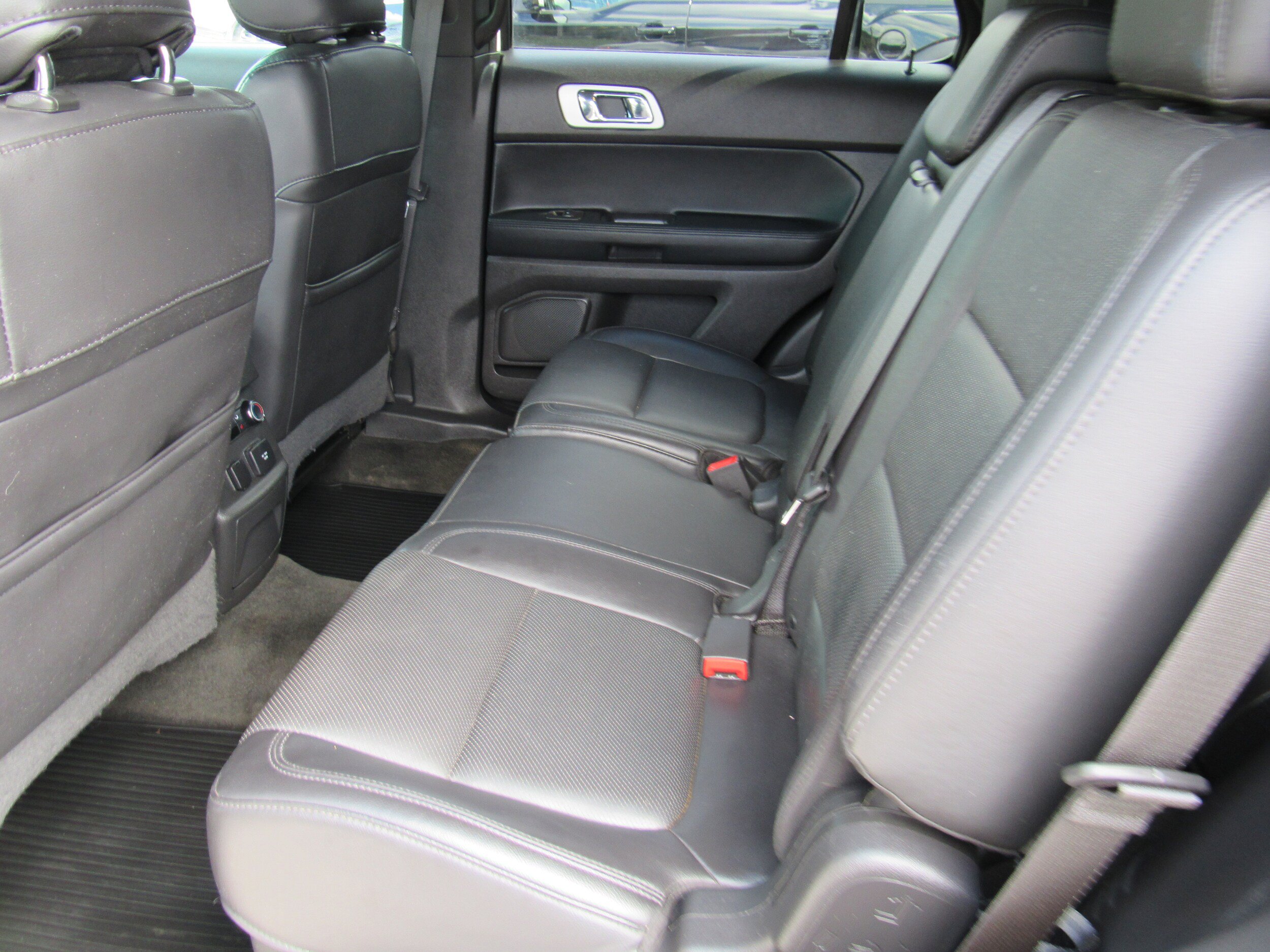 Used 2015 Ford Explorer Limited w/ Equipment Group 301A AWD/4WD image 25