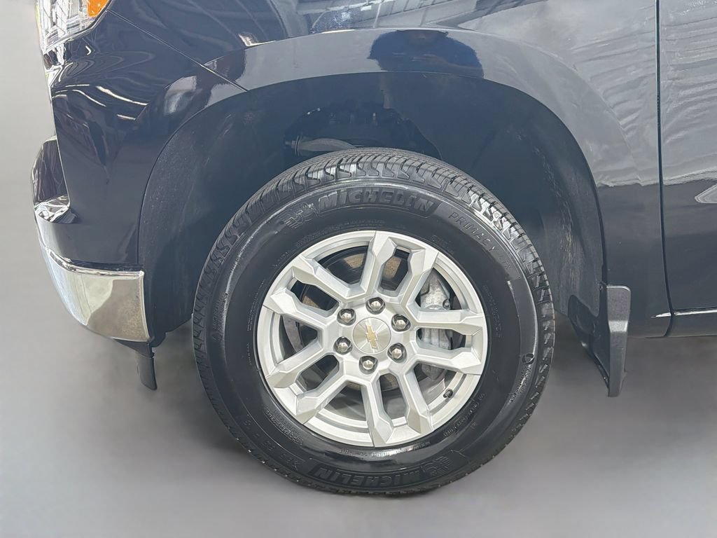 Used 2024 Chevrolet Silverado 1500 LT AWD/4WD image 32