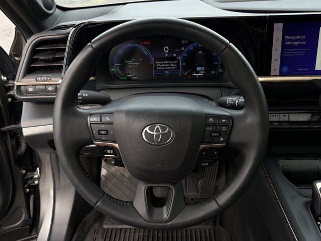 Used 2023 Toyota Crown AWD/4WD image 9