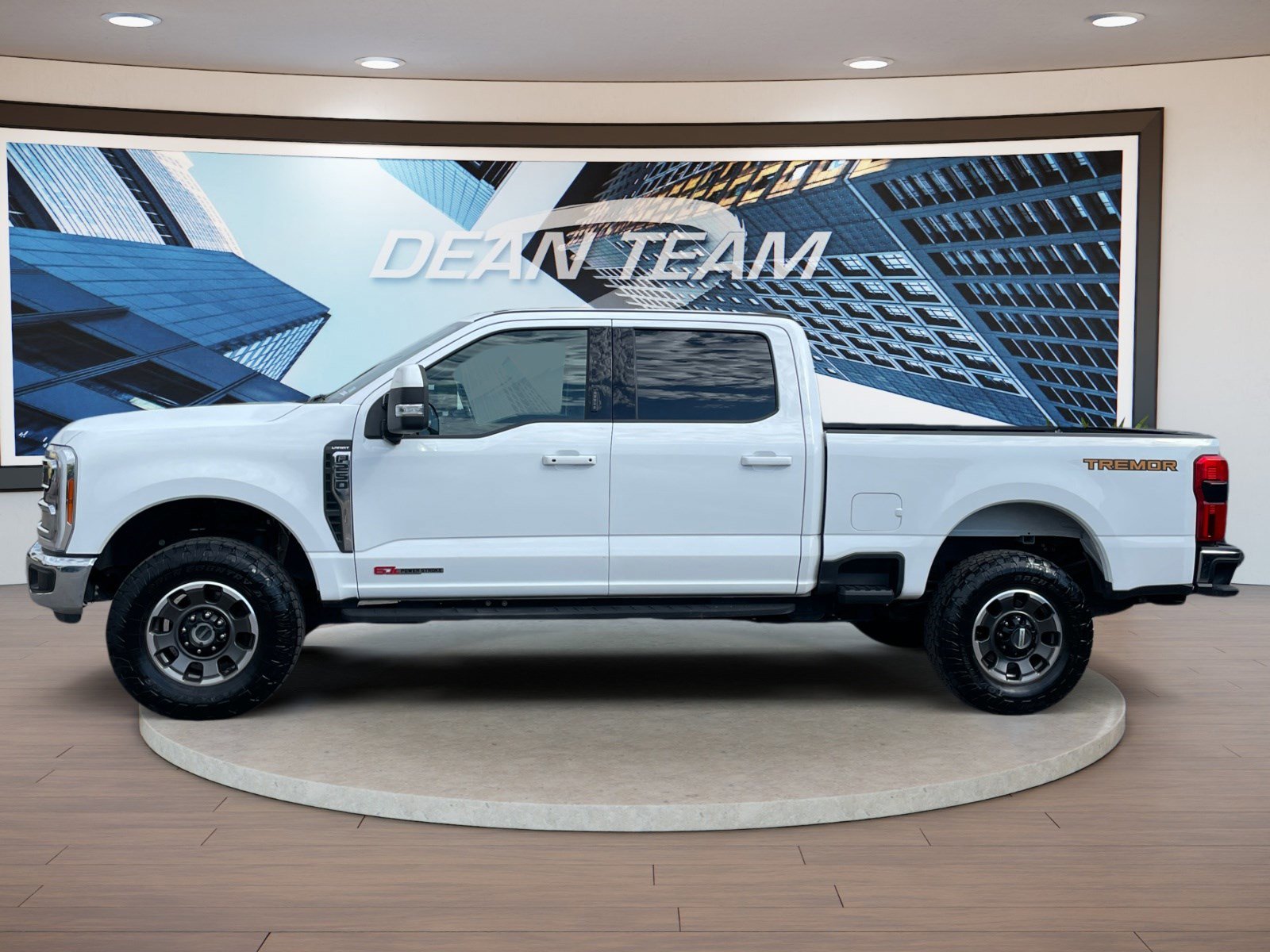 Used 2023 Ford F250 Lariat w/ Tremor Off-Road Package AWD/4WD image 4