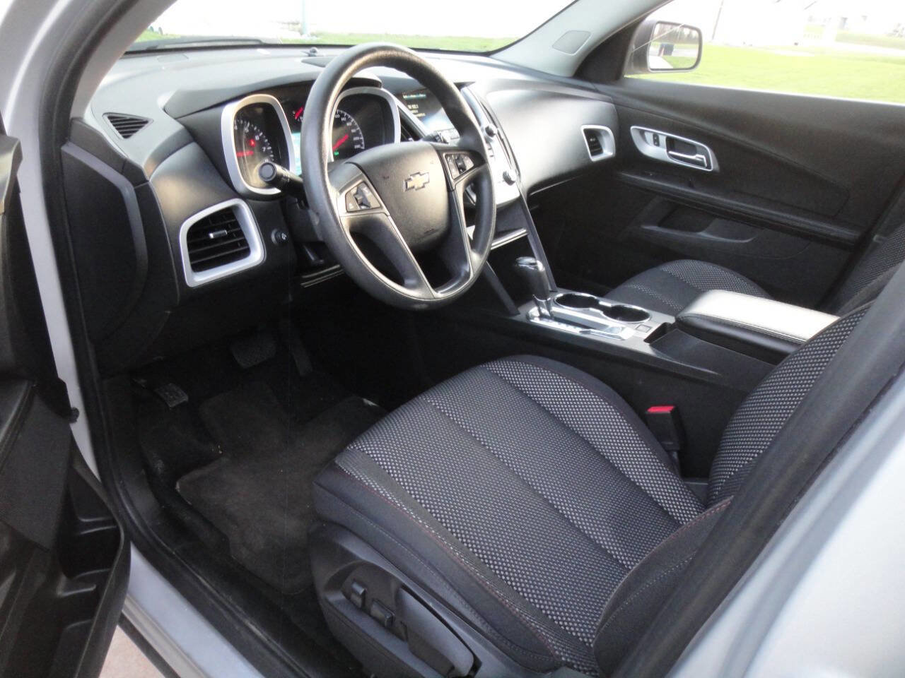 Used 2017 Chevrolet Equinox LS AWD/4WD image 16