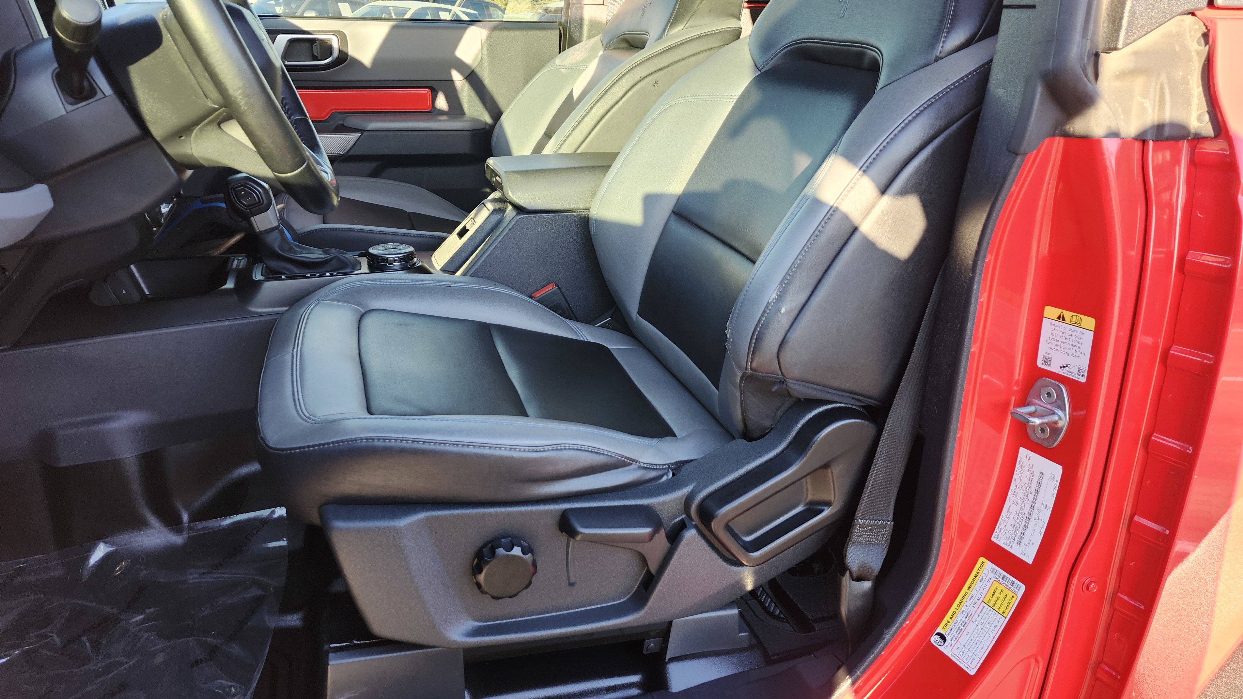 Used 2021 Ford Bronco Black Diamond w/ Sasquatch Package image 17