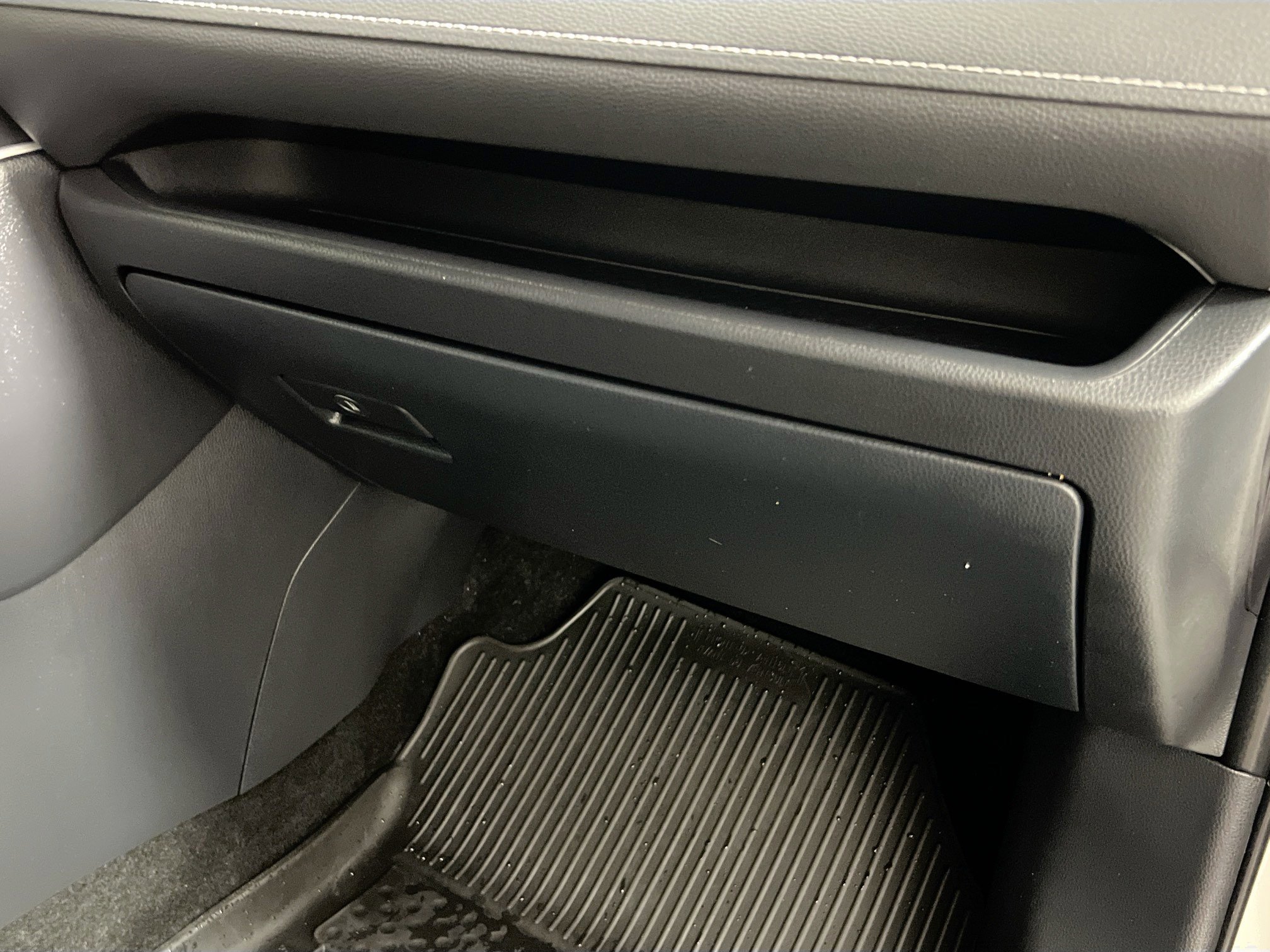 Used 2025 Toyota RAV4 XLE Premium image 35