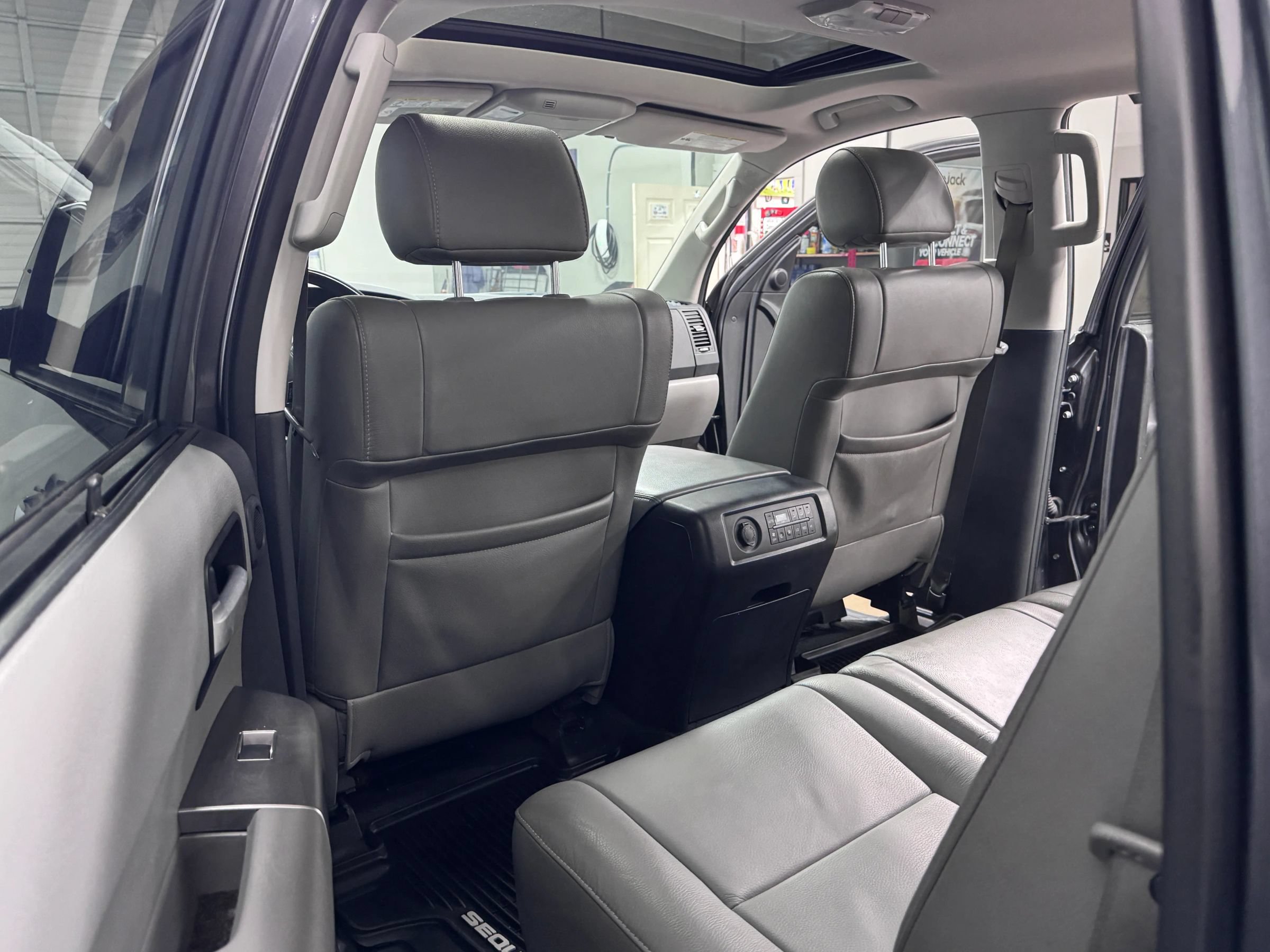 Used 2018 Toyota Sequoia Limited w/ Safety & Convenience Package AWD/4WD image 17