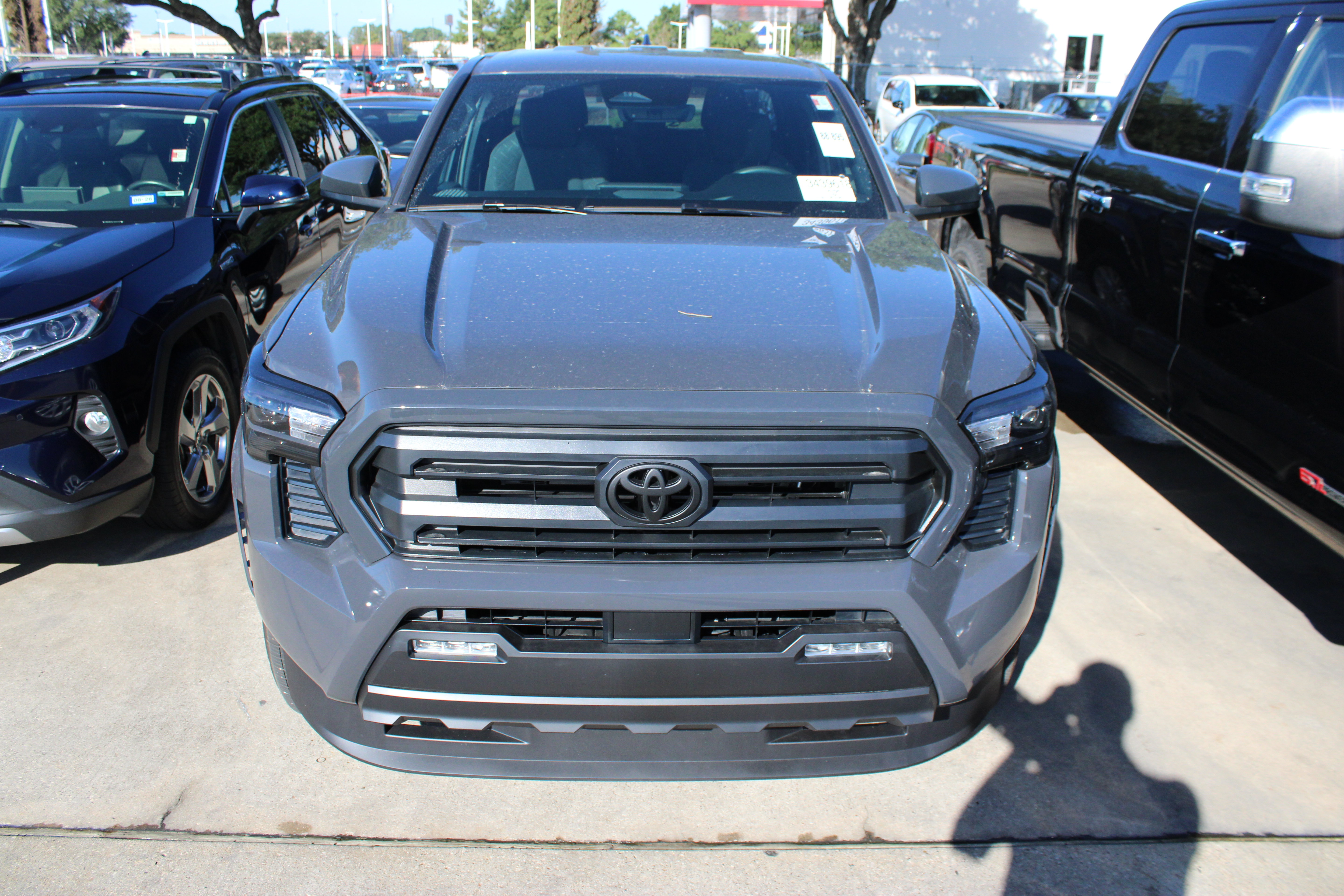 Certified 2025 Toyota Tacoma SR5 AWD/4WD image 4