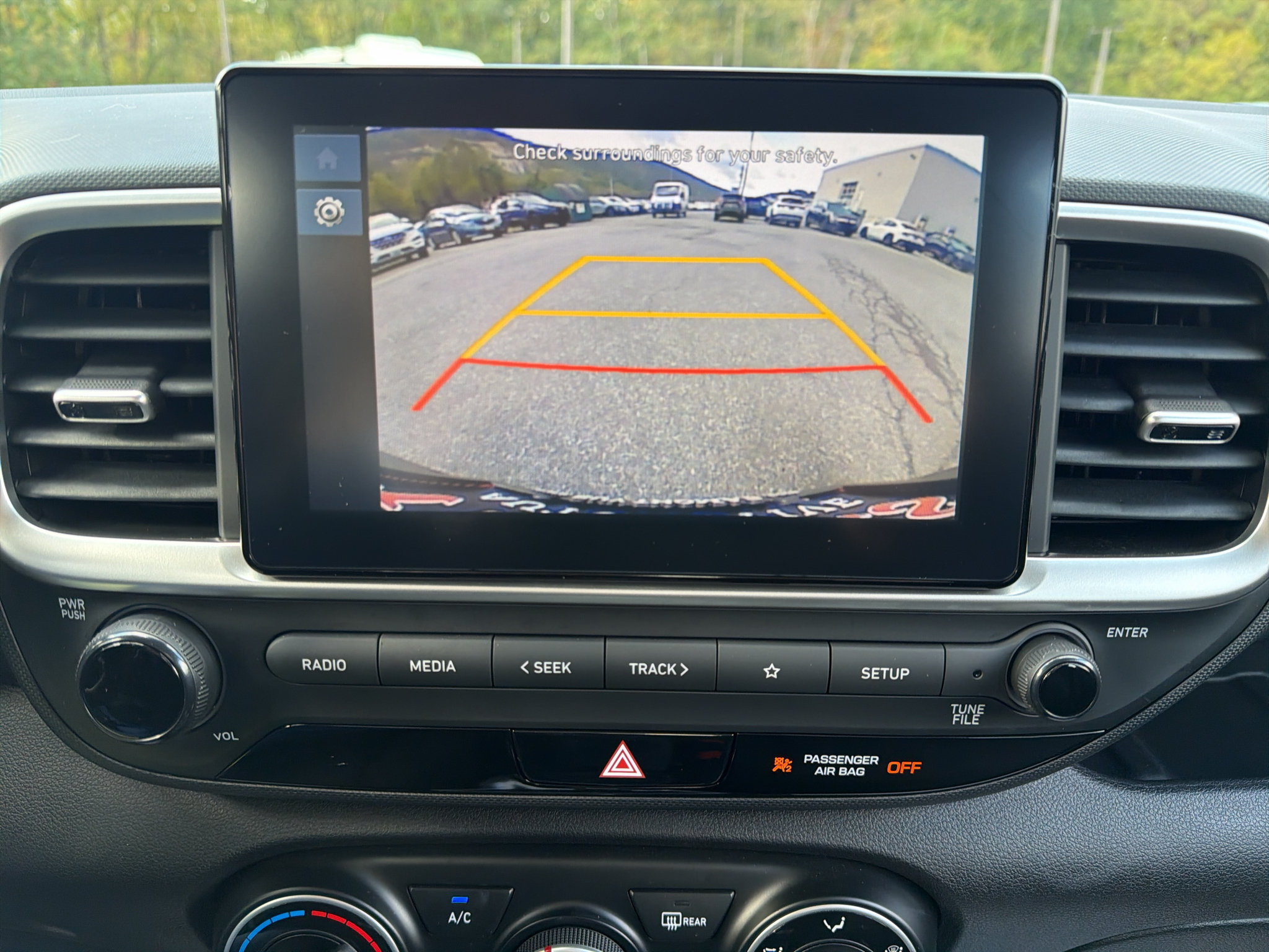 Certified 2025 Hyundai Venue SE FWD image 21