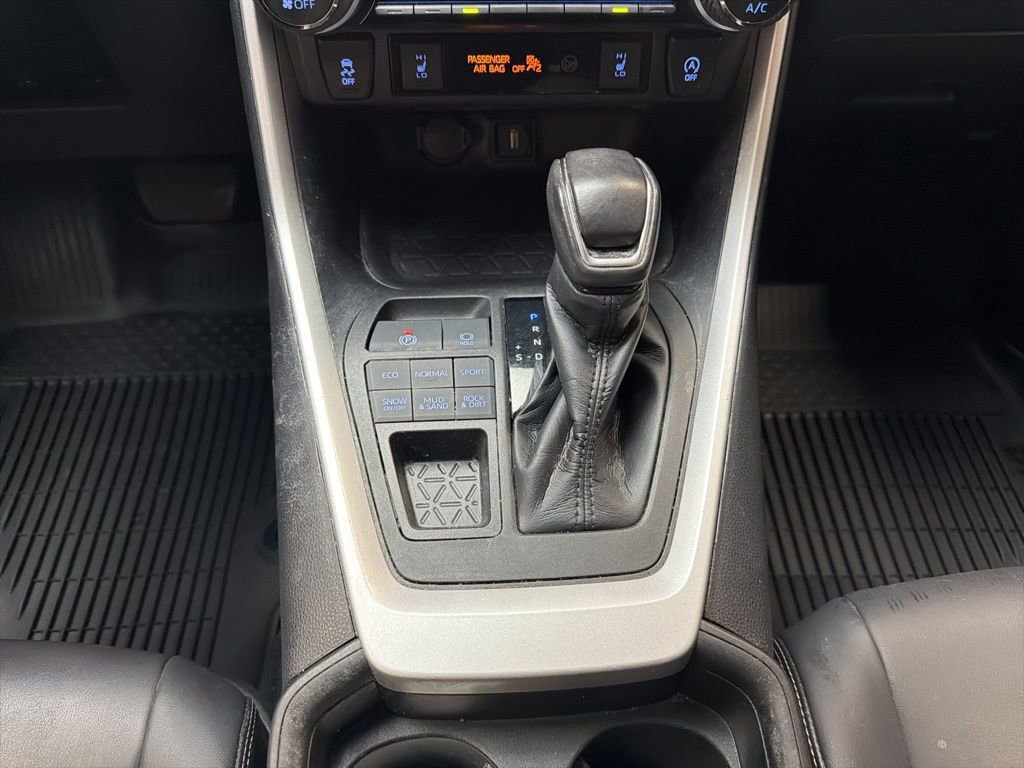 Used 2021 Toyota RAV4 XLE Premium image 21