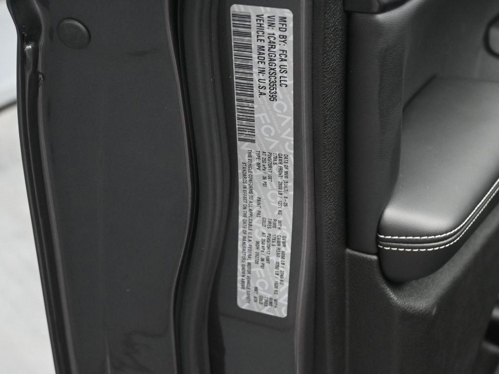 New 2025 Jeep Grand Cherokee Laredo w/ Luxury Tech Group I image 19