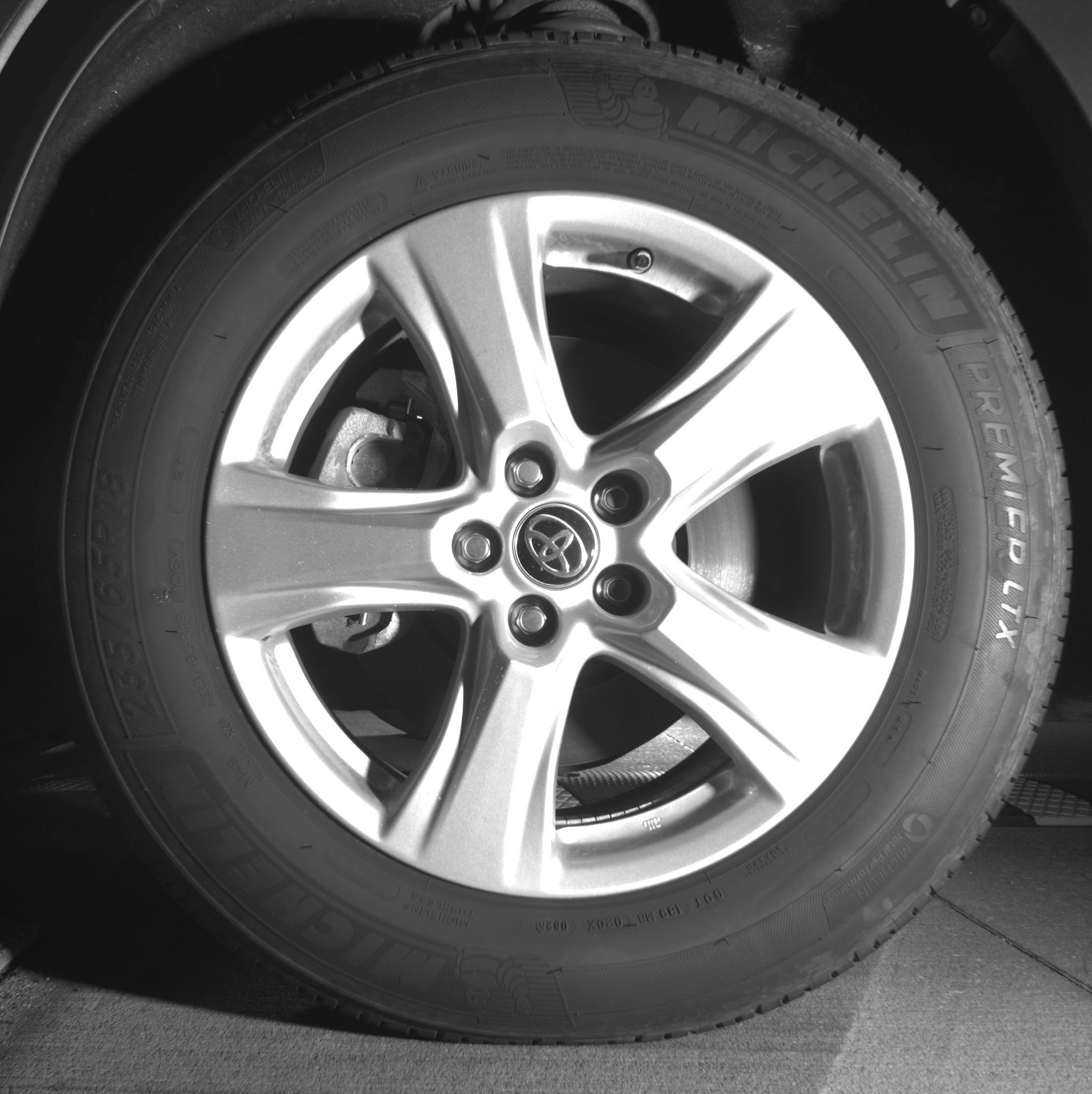Used 2025 Toyota Highlander LE FWD image 12