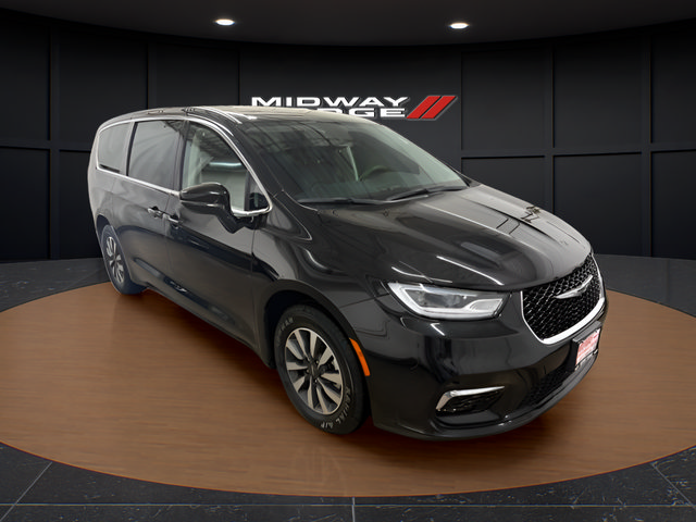 Used 2024 Chrysler Pacifica Limited