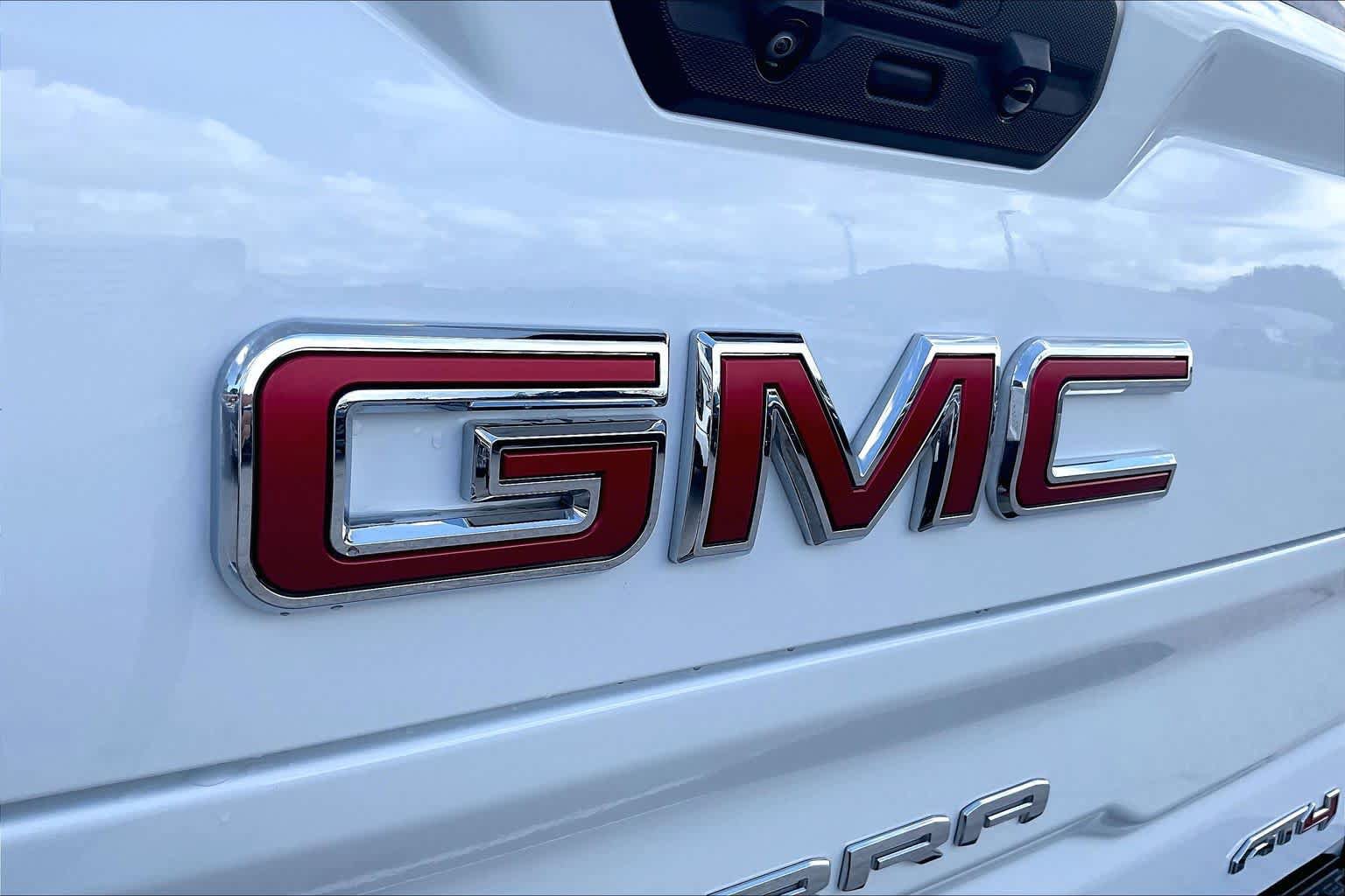 Used 2026 GMC Sierra 1500 AT4 w/ AT4 Premium Package AWD/4WD image 32