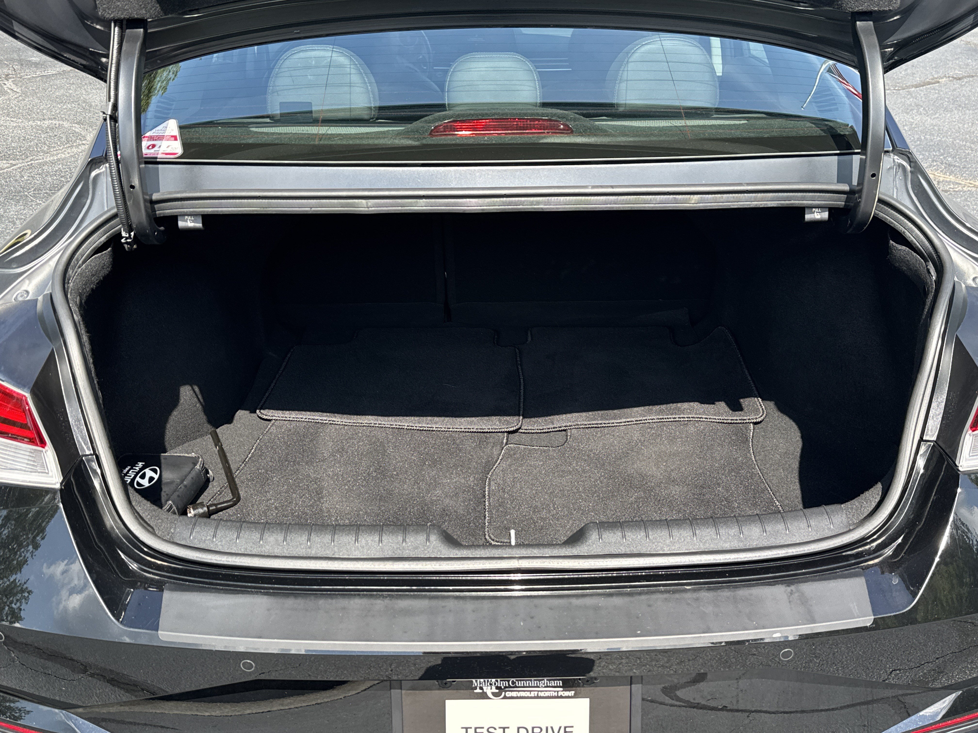 Used 2023 Hyundai Elantra Limited FWD image 15