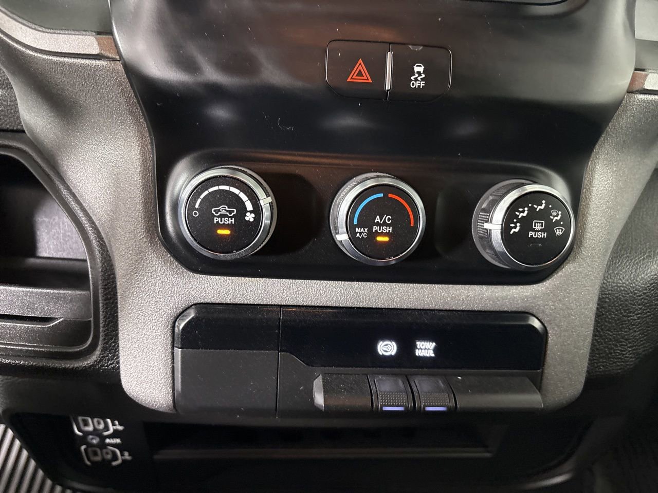 Used 2024 RAM 2500 Tradesman w/ Chrome Appearance Group image 16