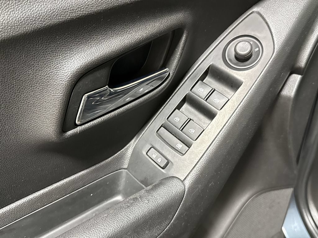 Used 2021 Chevrolet Trax LS FWD image 20