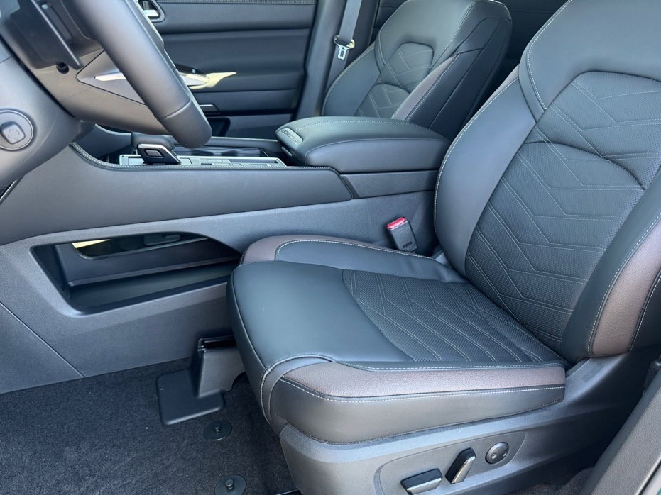 New 2025 Nissan Pathfinder Platinum image 11