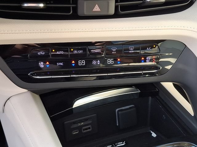 Used 2023 Buick Envision Avenir FWD image 13