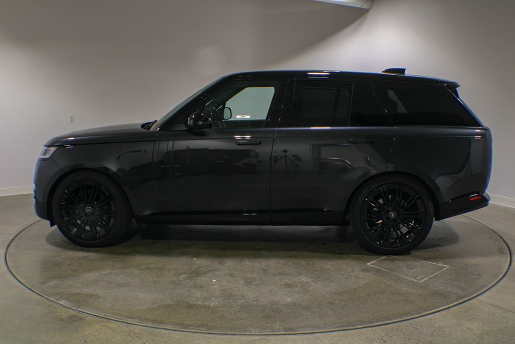 Used 2024 Land Rover Range Rover SE AWD/4WD image 3