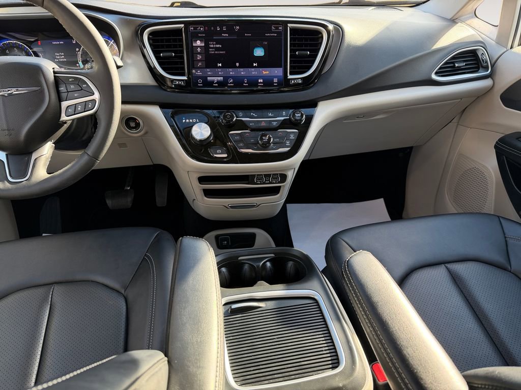 Used 2024 Chrysler Pacifica Touring-L image 20