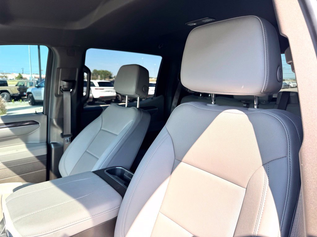 Used 2025 Chevrolet Silverado 1500 LTZ AWD/4WD image 13