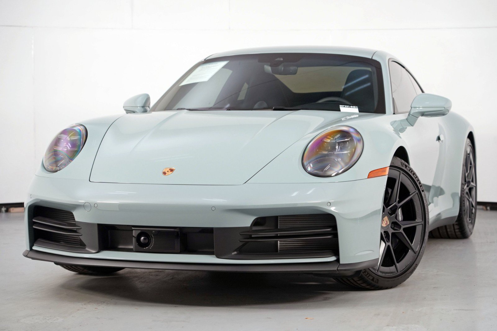 Used 2025 Porsche 911 Carrera RWD image 3