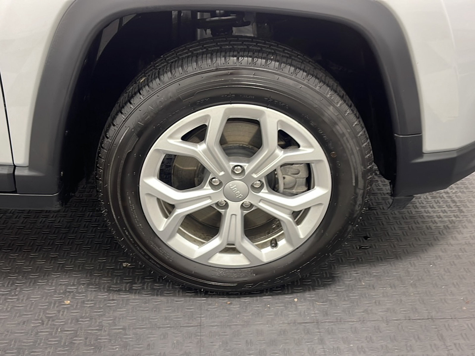 Used 2024 Jeep Compass Latitude AWD/4WD image 23