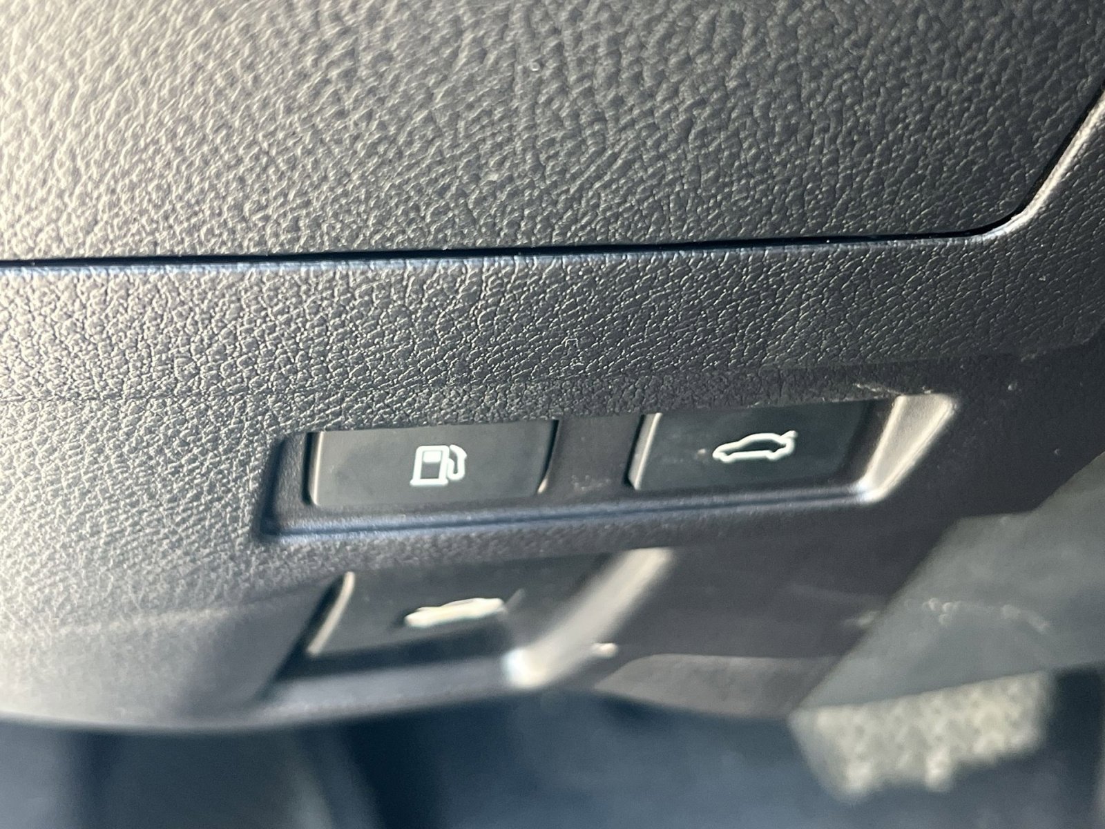 Used 2022 Lexus ES 300h w/ Luxury Package image 30