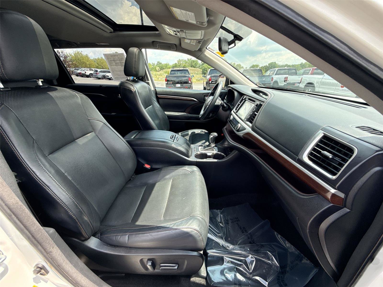Used 2015 Toyota Highlander Limited AWD/4WD image 23