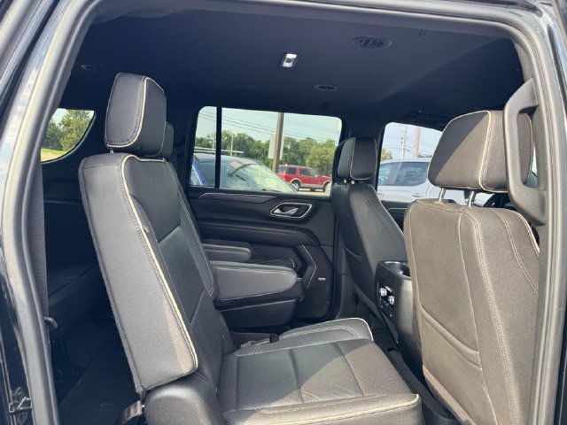 Used 2024 GMC Yukon XL SLT w/ SLT Luxury Package AWD/4WD image 13