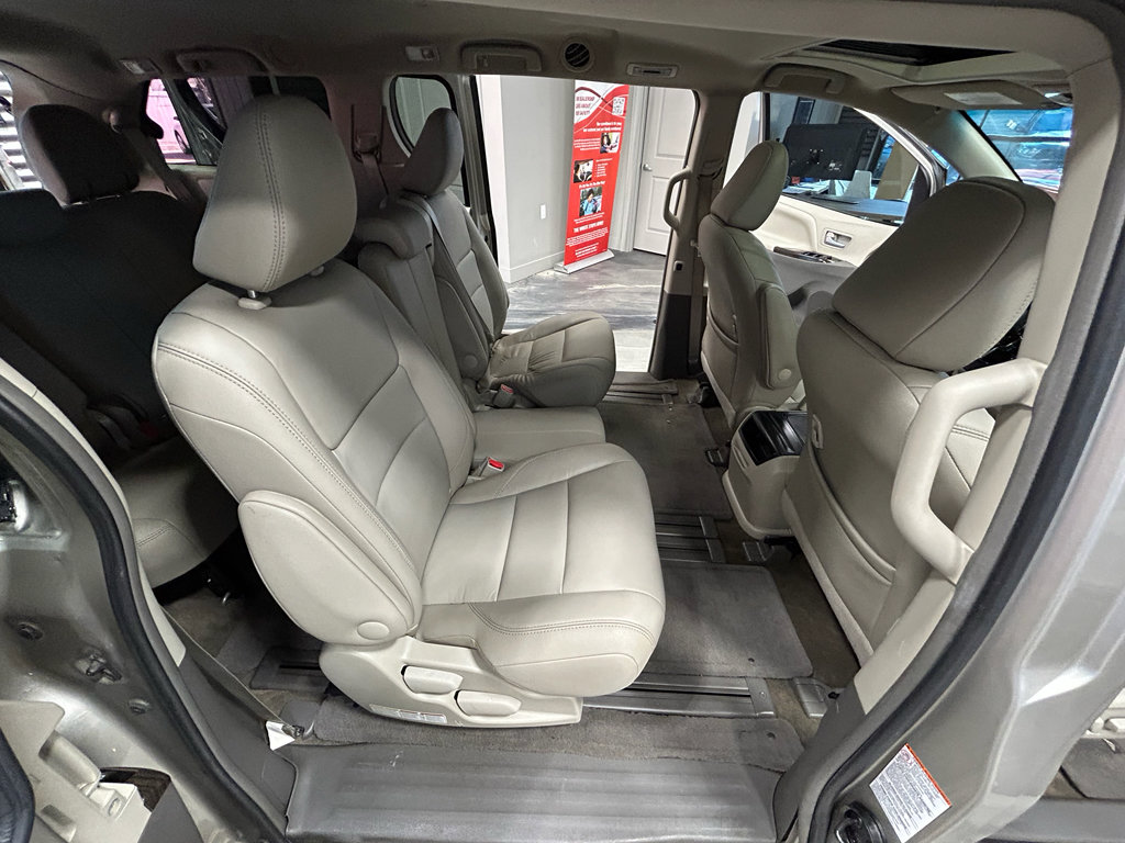 Used 2017 Toyota Sienna XLE w/ XLE Navigation Package FWD image 44