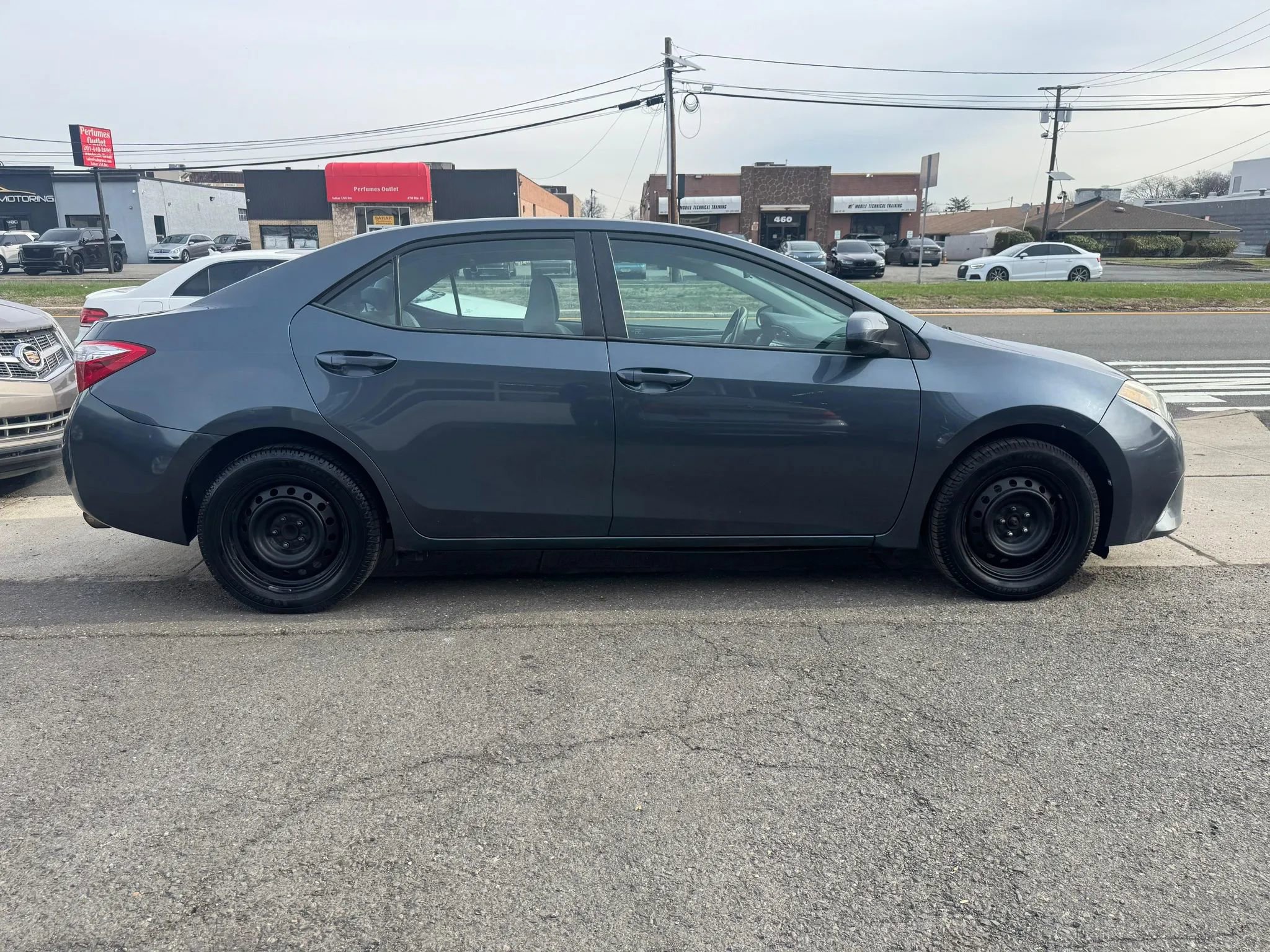 Used 2016 Toyota Corolla LE FWD image 4