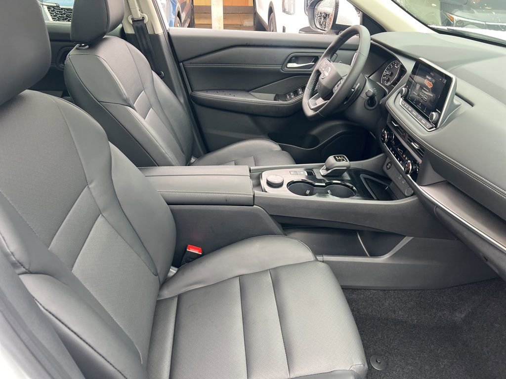 Certified 2026 Nissan Rogue SV w/ SV Premium Package image 22