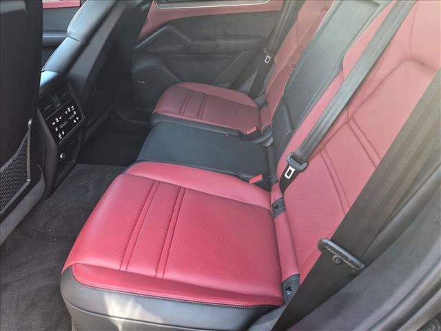 Used 2024 Porsche Cayenne AWD/4WD image 19