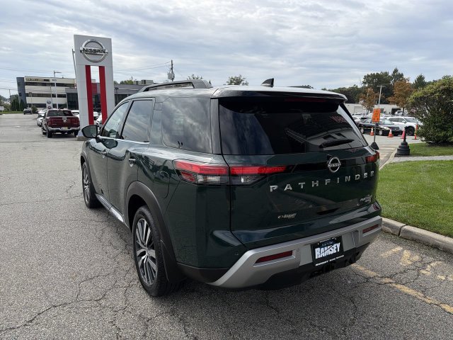 Certified 2022 Nissan Pathfinder Platinum w/ Cargo Package AWD/4WD image 6