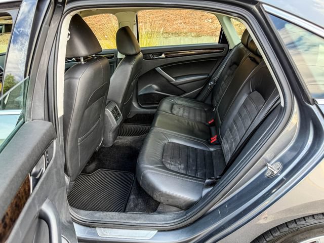 Used 2015 Volkswagen Passat 1.8T SEL Premium FWD image 10