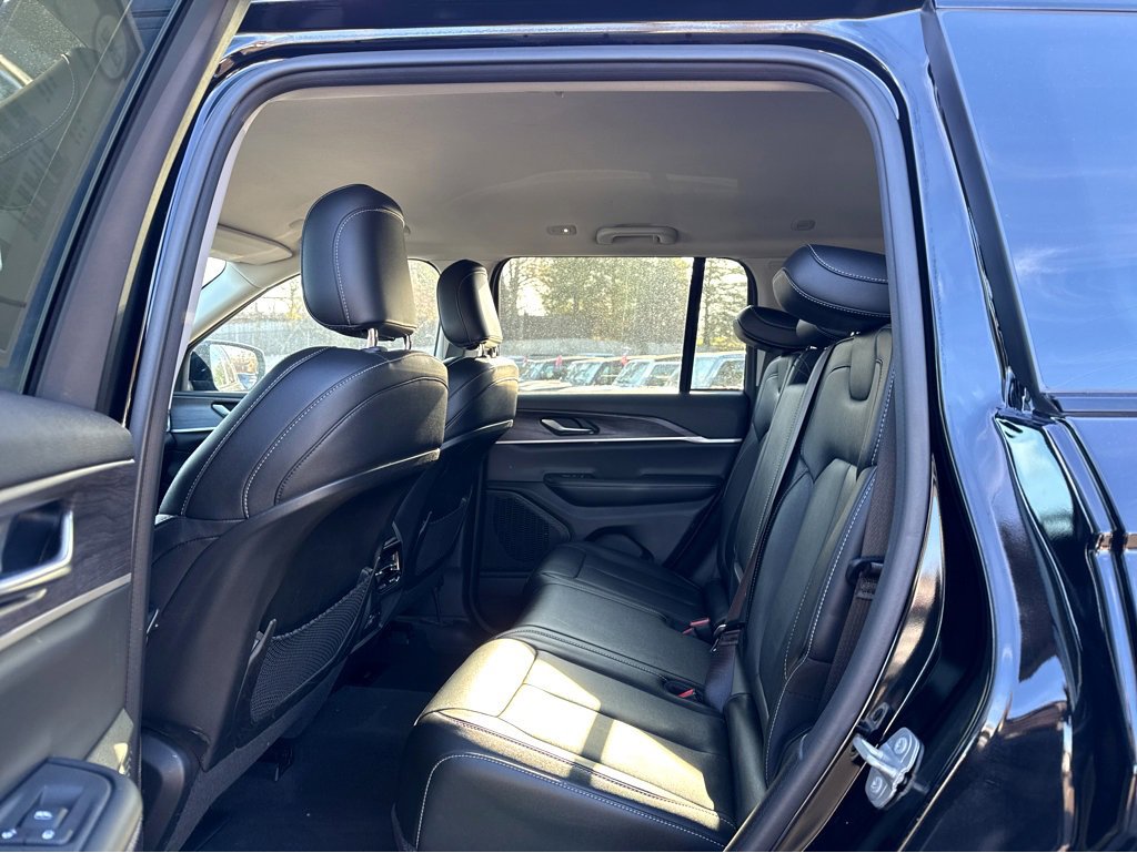 Certified 2023 Jeep Grand Cherokee Limited w/ Black Appearance Package image 10