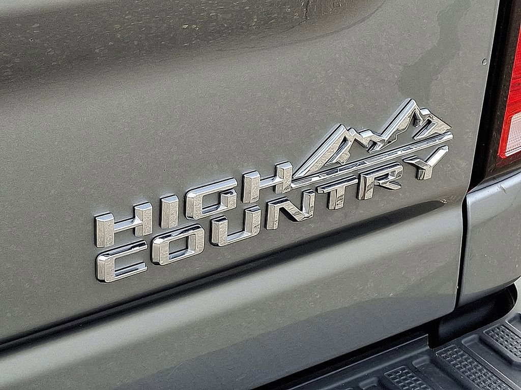 Used 2025 Chevrolet Silverado 2500 High Country w/ High Country Premium Package AWD/4WD image 26