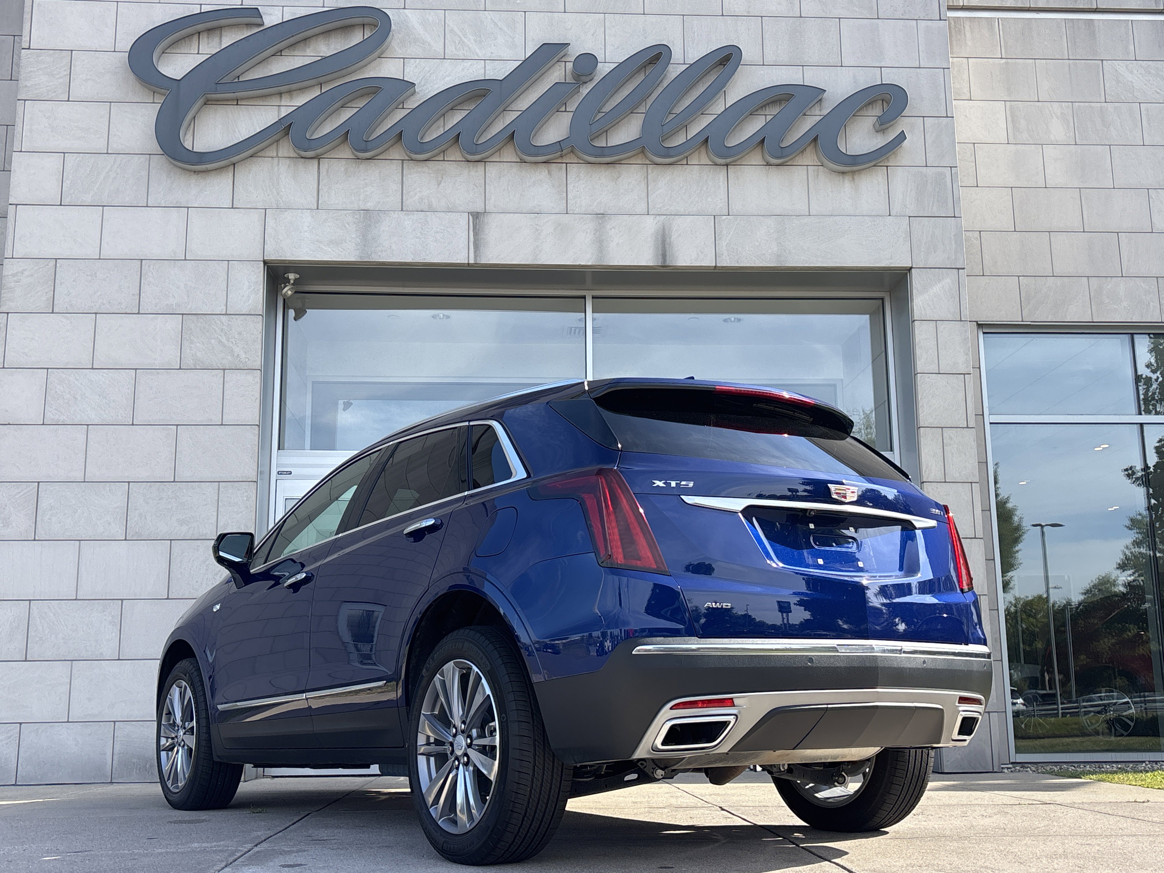 Used 2025 Cadillac XT5 Premium Luxury image 8