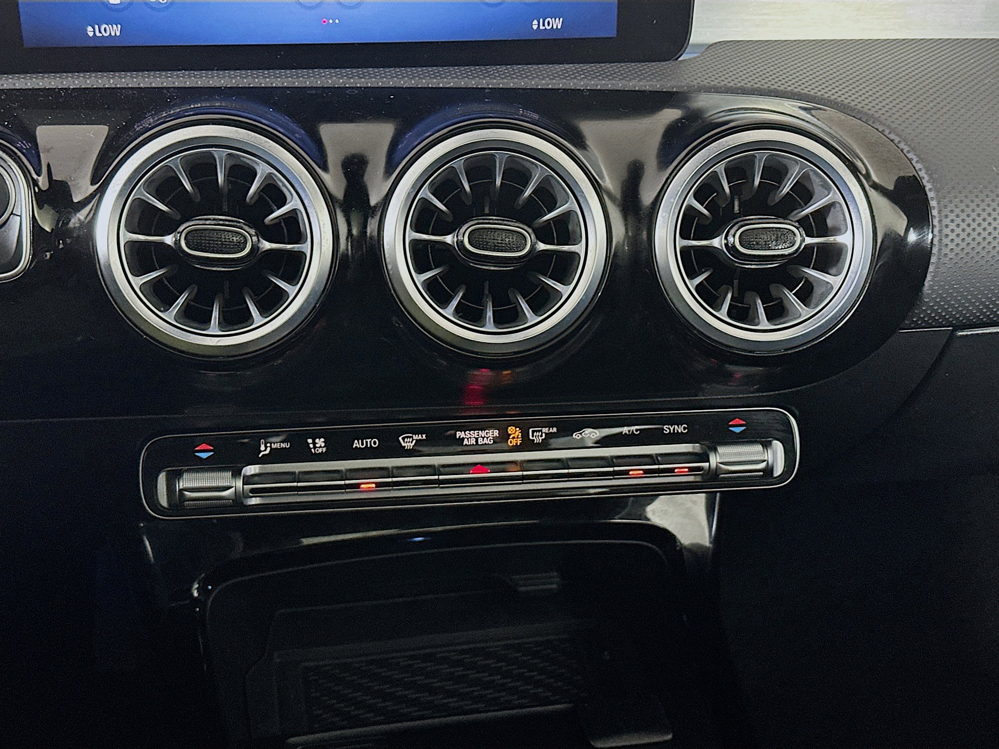 Used 2025 Mercedes-Benz CLA 250 image 23