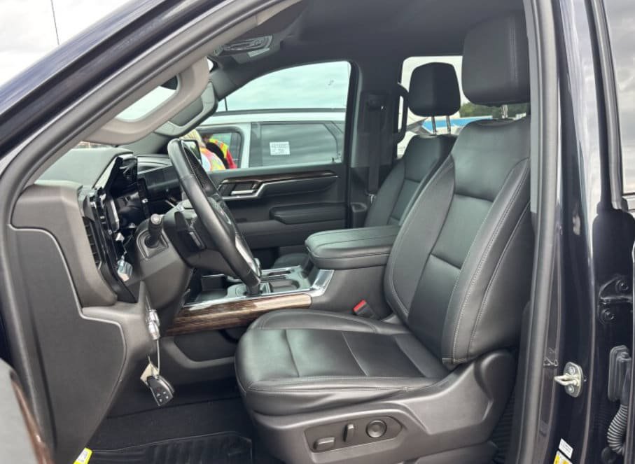 Used 2024 GMC Sierra 1500 Elevation w/ Elevation Premium Package AWD/4WD image 3