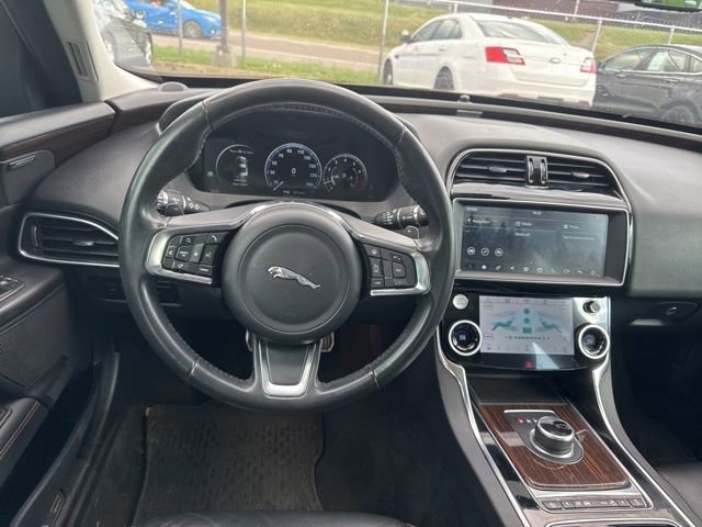 Used 2019 Jaguar XE Prestige image 14