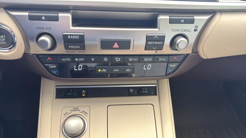 Used 2016 Lexus ES 350 w/ Premium Package w/Wood Trim FWD image 21