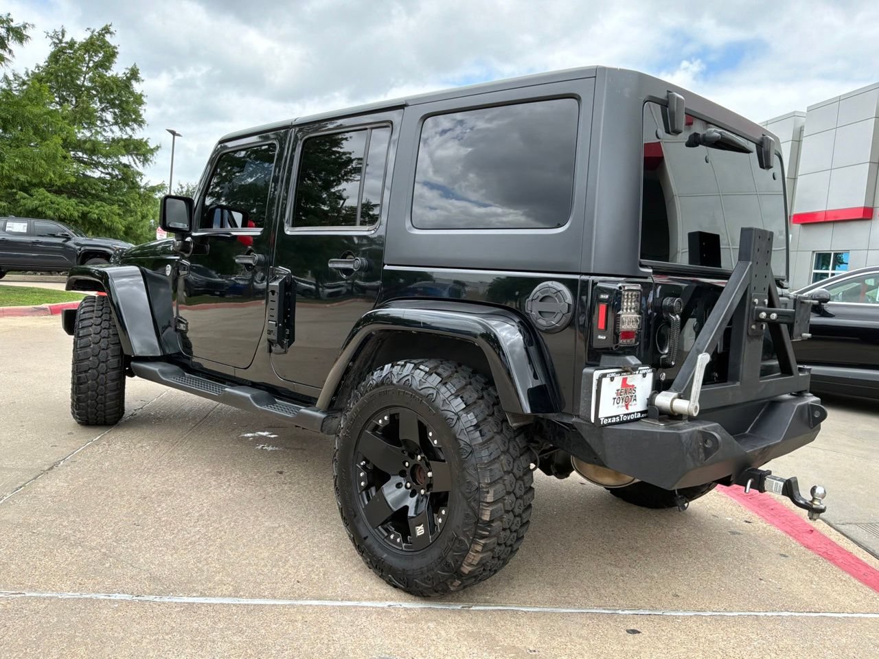 Used 2013 Jeep Wrangler Unlimited Sahara AWD/4WD image 8