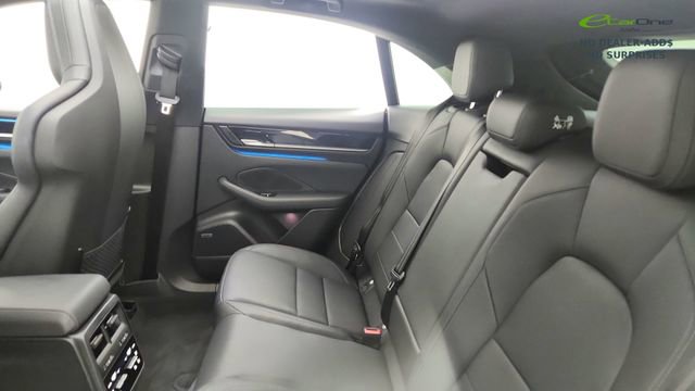 Used 2025 Porsche Macan Electric RWD image 29