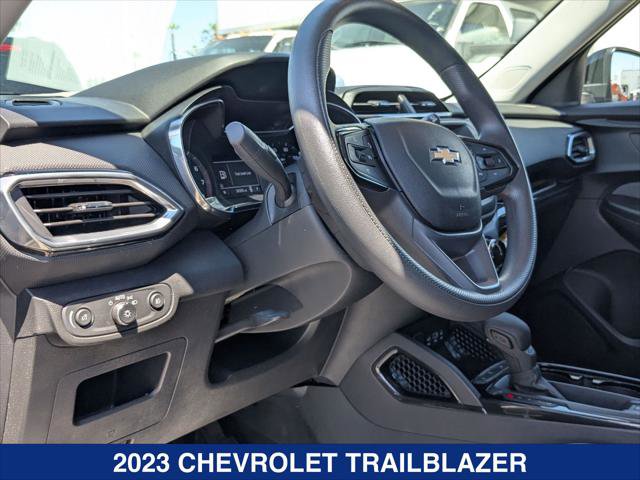 Used 2023 Chevrolet TrailBlazer LT FWD image 12