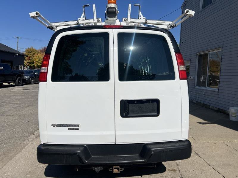 Used 2015 Chevrolet Express 2500 RWD image 4